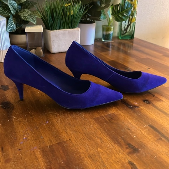 Kelsi Dagger Blue Suede Pointy Toe 2.5" Heels Pumps... Size: 7 1/2 .. NWOT - Picture 2 of 9